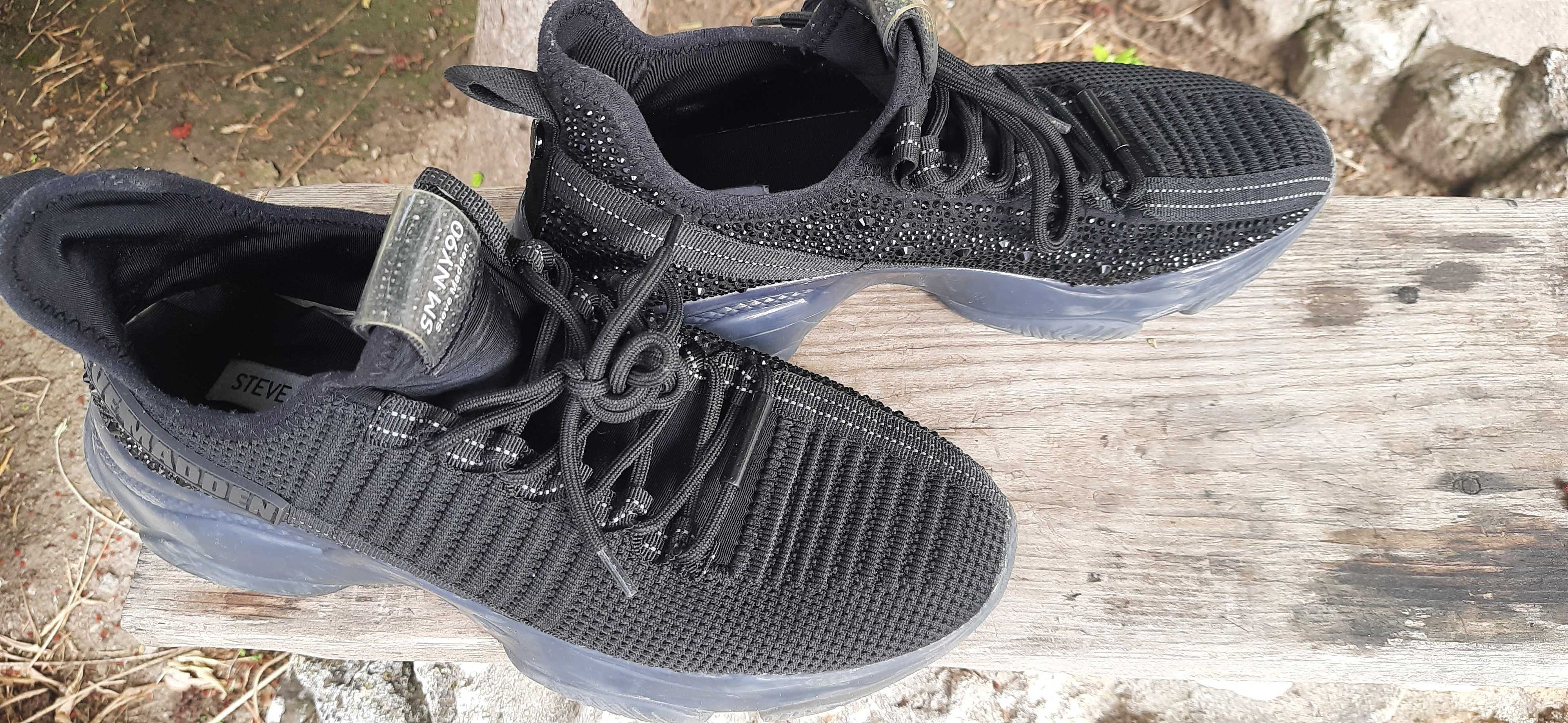 Продавам маратонки  Steve Madden