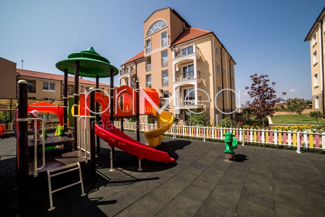 Продава се Тристаен апартамент в Свети Влас - 180 кв.м за 850 €/кв.м - Снимка #11