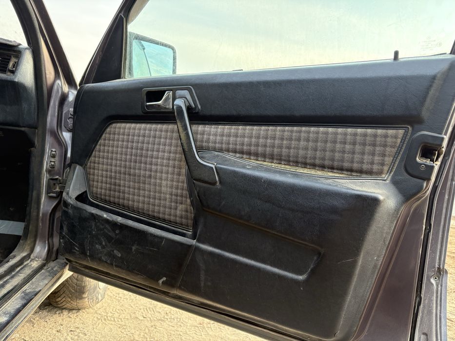 Обшивкий мерседес 190