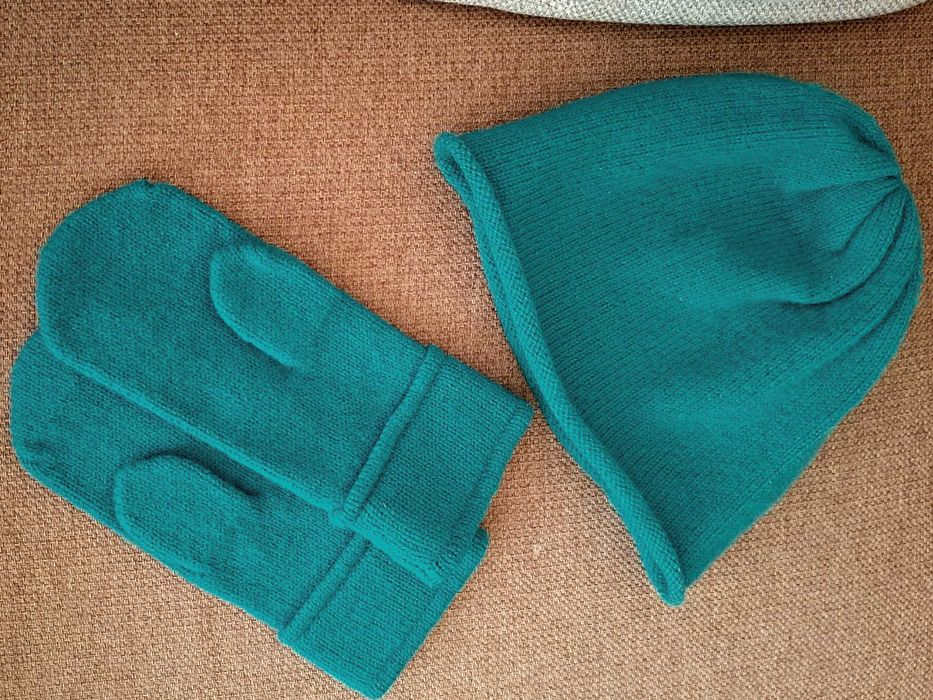 NOU Set Caciula si manusi 100% lana