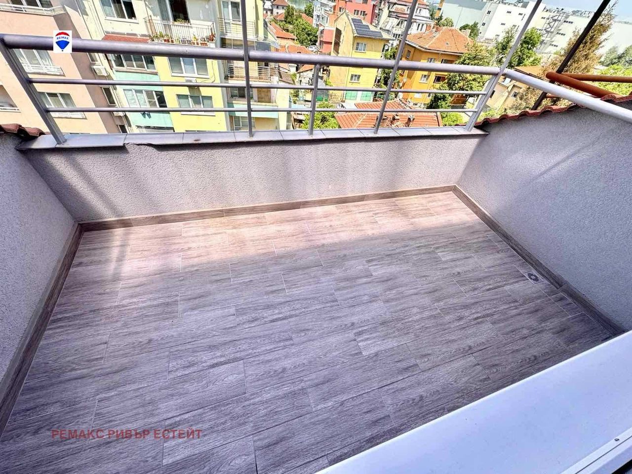 Продава се Двустаен апартамент в Русе, Център - 53 кв.м за 2057 €/кв.м - Снимка #12