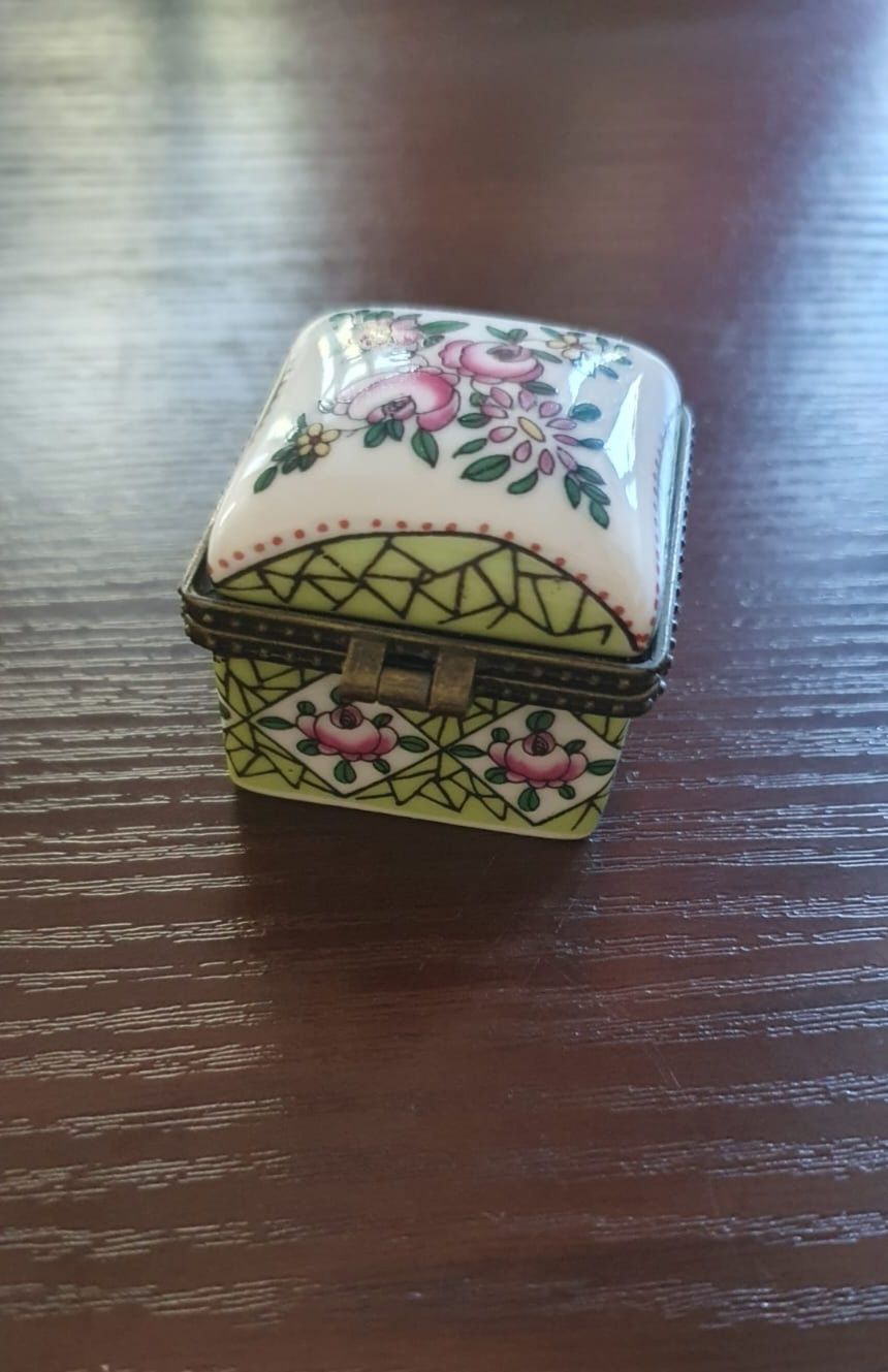 Порцеланова кутийка за сватбени халки