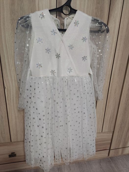 Продам платье на 8,9 лет