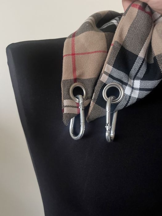 Esarfa Burberry print  , impecabila