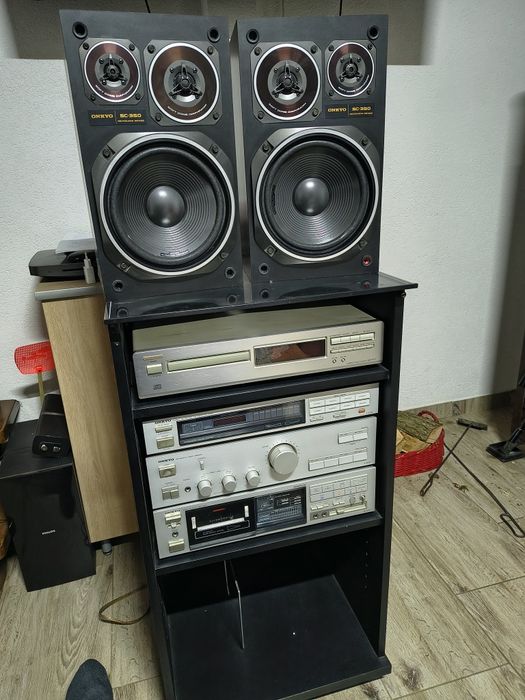 Linie audio Onkyo cu boxe