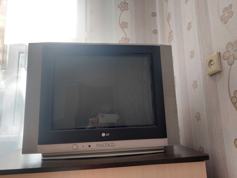 Продам рабочий цветной телевизор с документами