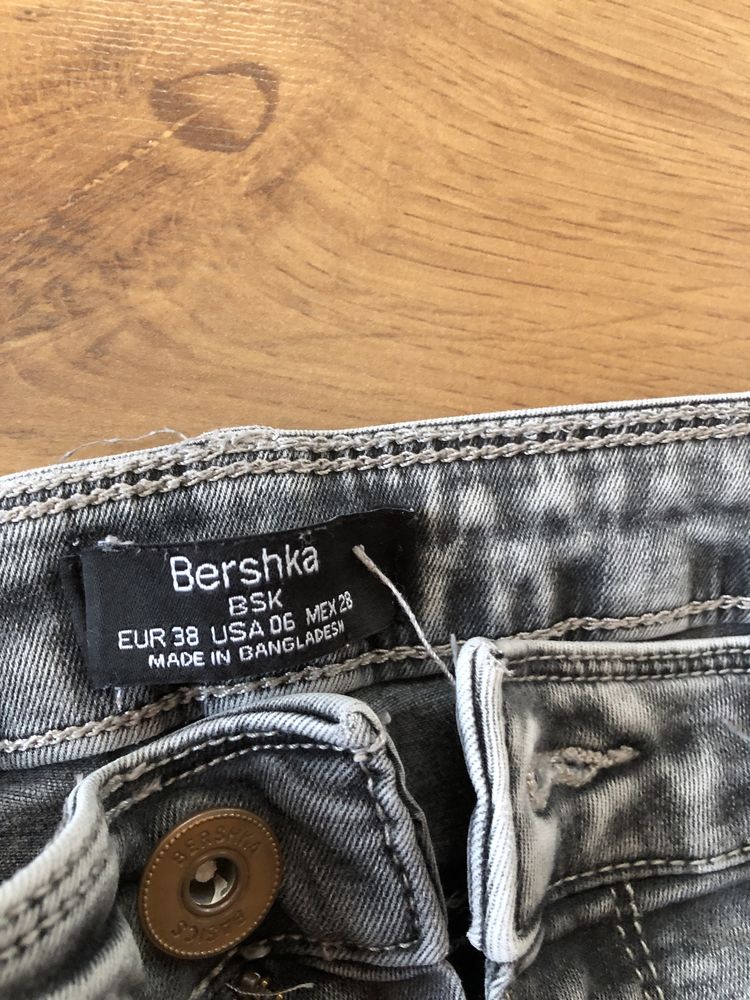 Дънки Bershka