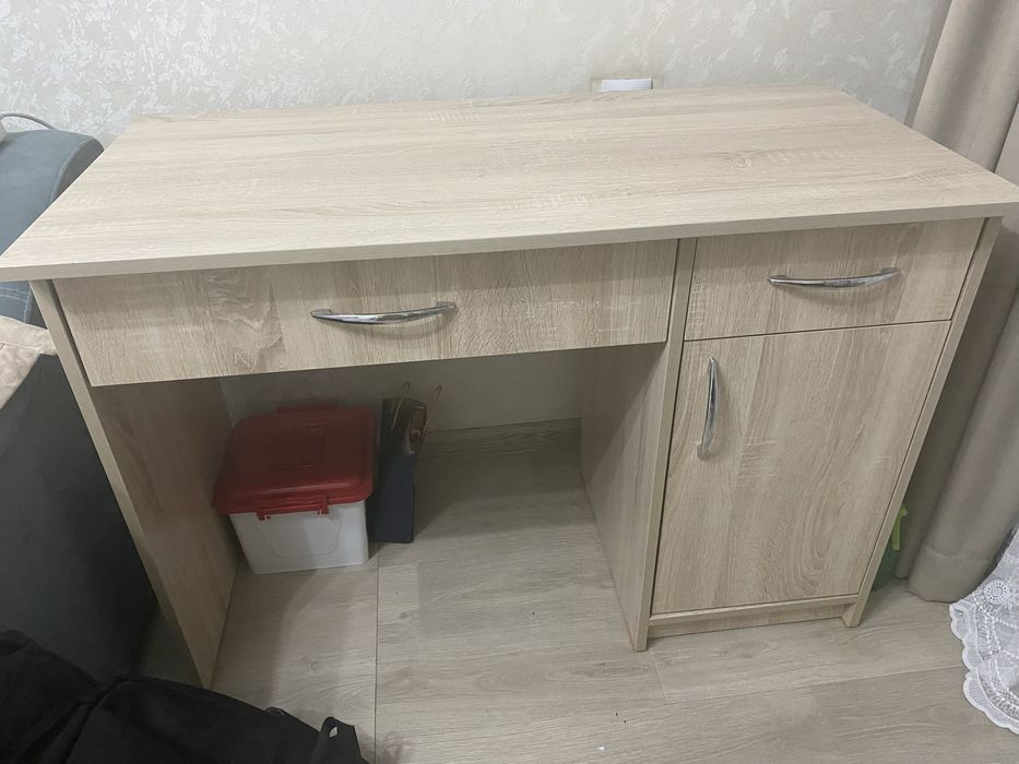 Стол - парта.