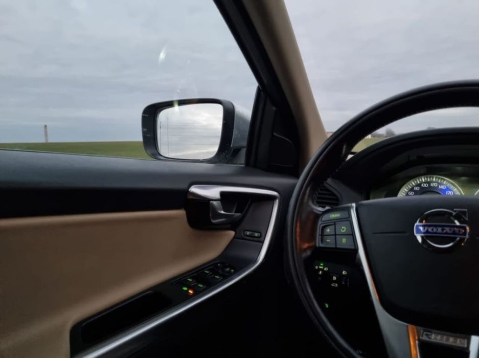 Volvo XC 60 R-DESIGN  AWD ( 4X4) Euro5