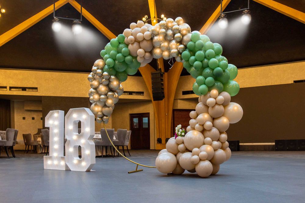 Aranjamente baloane pe arcada rotunda Majorate Botezuri Magazine