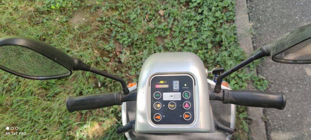 Cărucior electric scuter