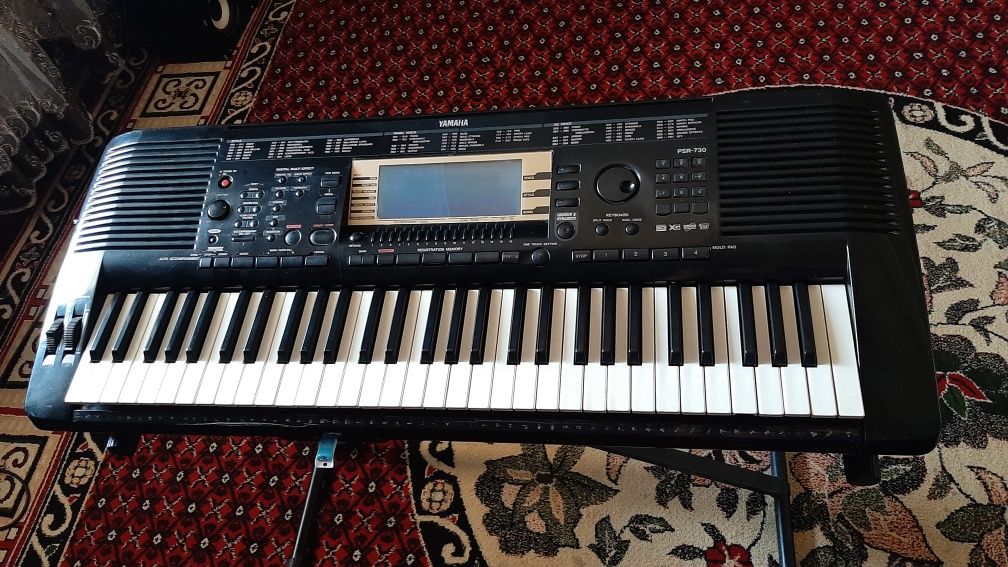 Yamaha psr 730   sotiladi.