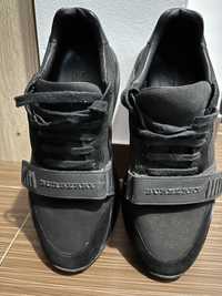 Vând sneakers Burberry