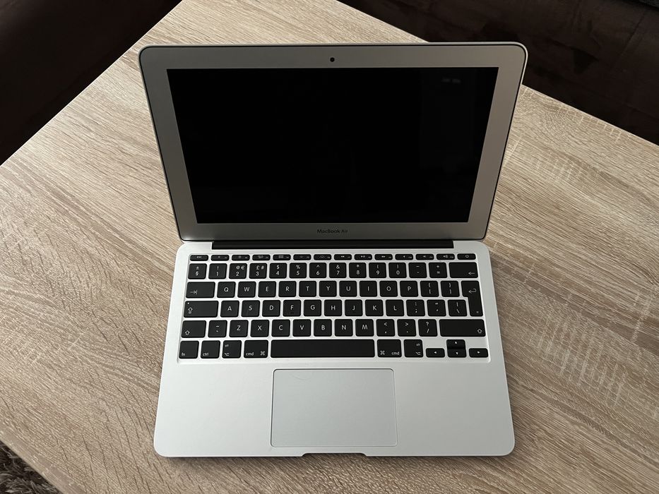 Macbook Air 11 inch - late 2011 i5 4gb ram 128gb ssd