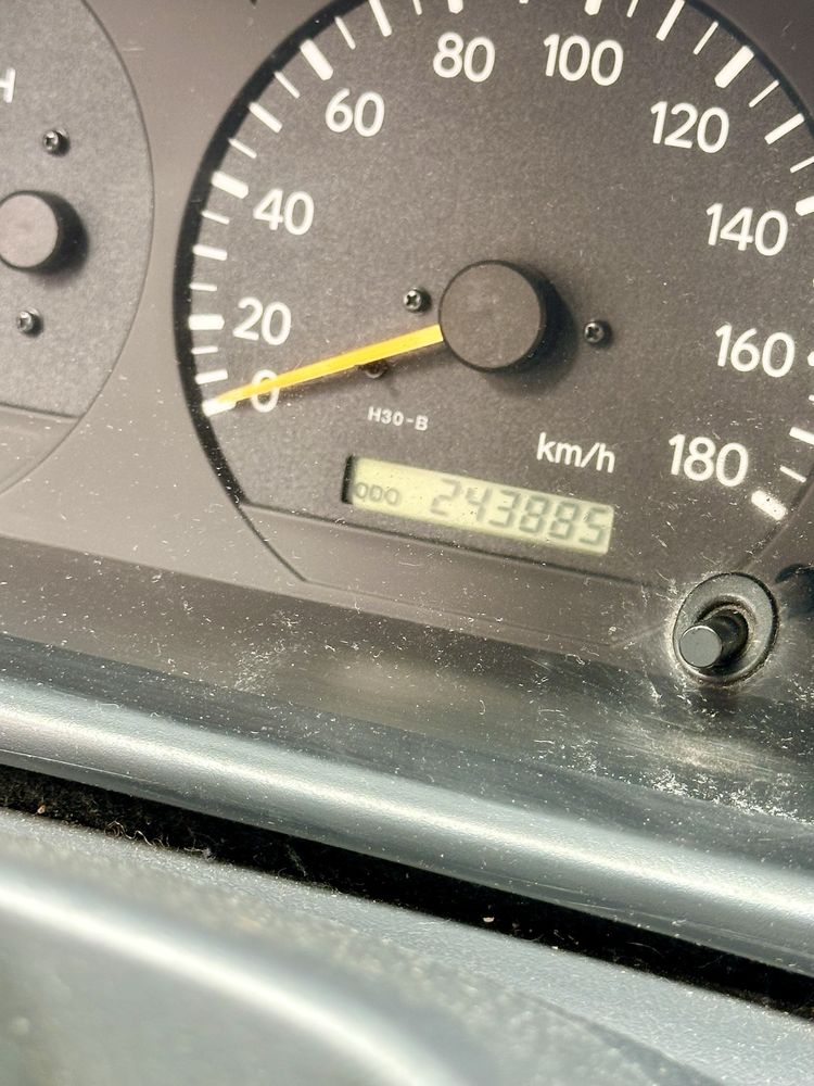 Товарен бус Toyota Hiace D4D - от първи собственик
