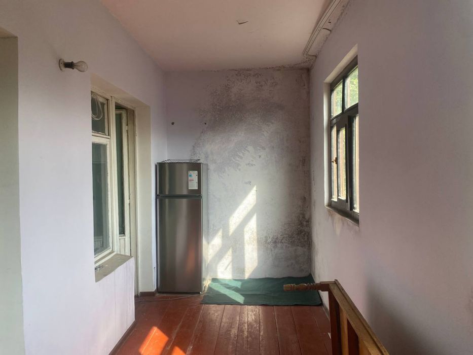 Yunusobod 4 mavzeda 2 xona uy sotiladi