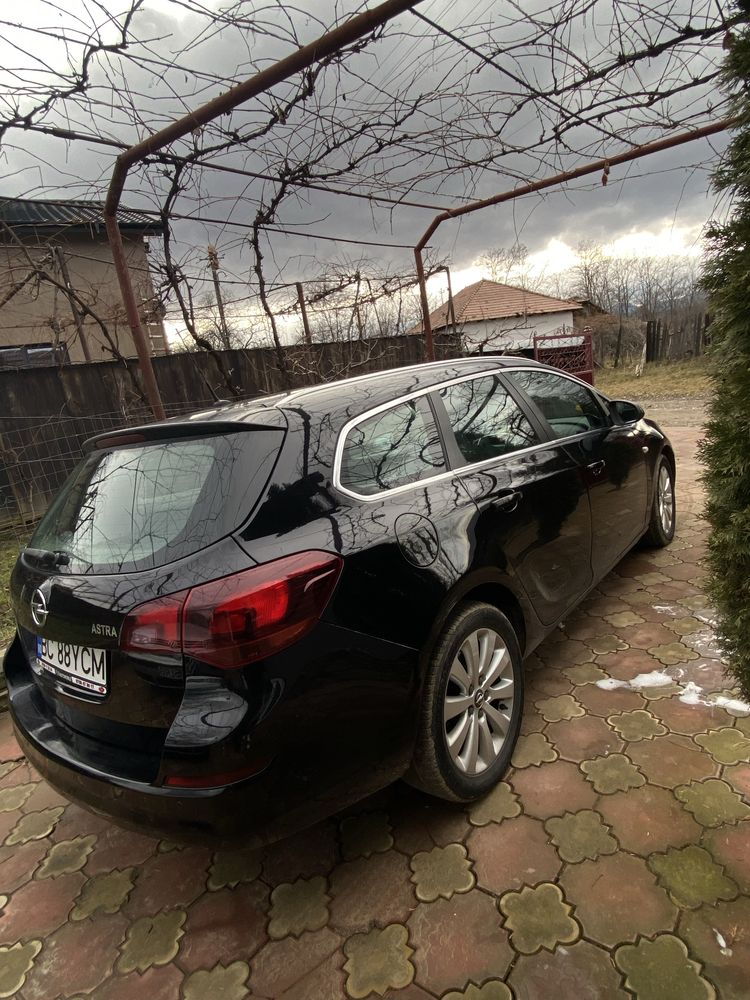 Opel Astra J 2011 1.7