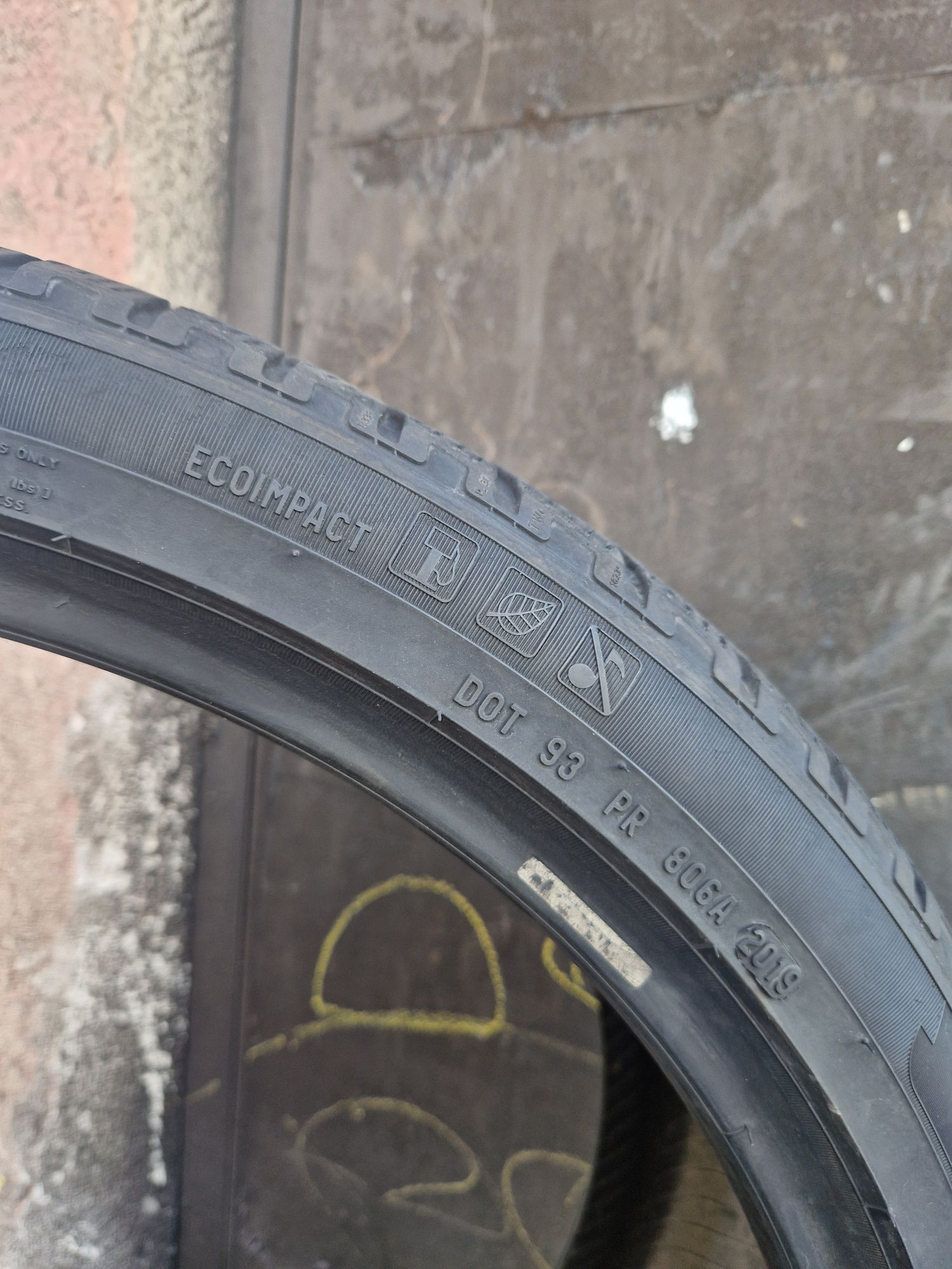 2 anvelopele Pirelli 275 35 R22 M+S