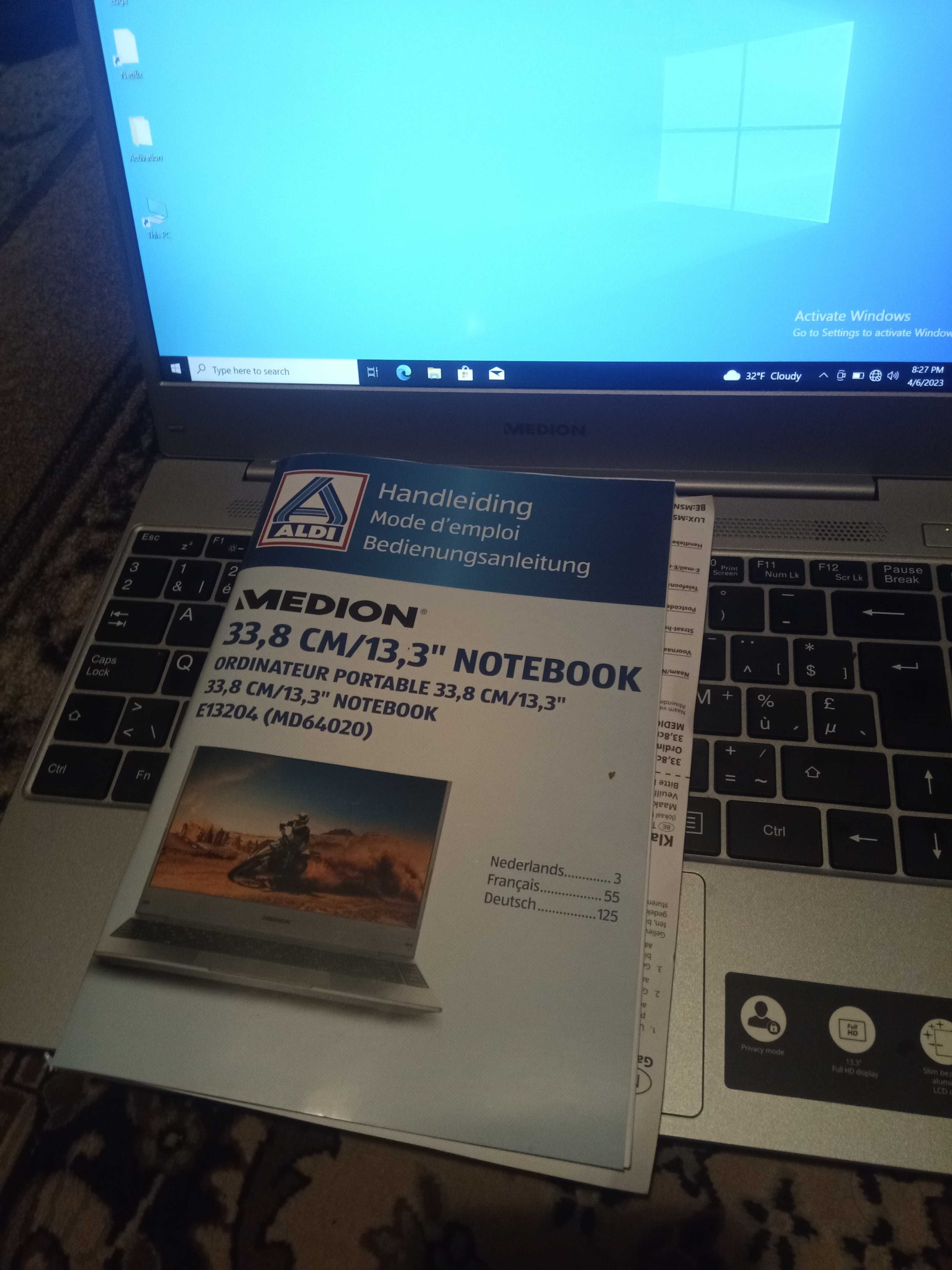 Vând Notebook Medion nou