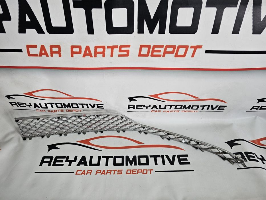 Grila stanga bara fata Bentley Bentayga