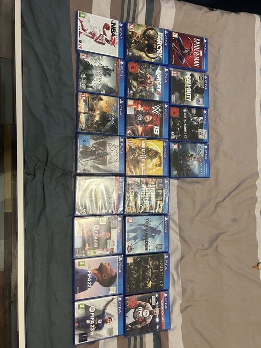 Ps4 с 3 конъролера запазен за годините си