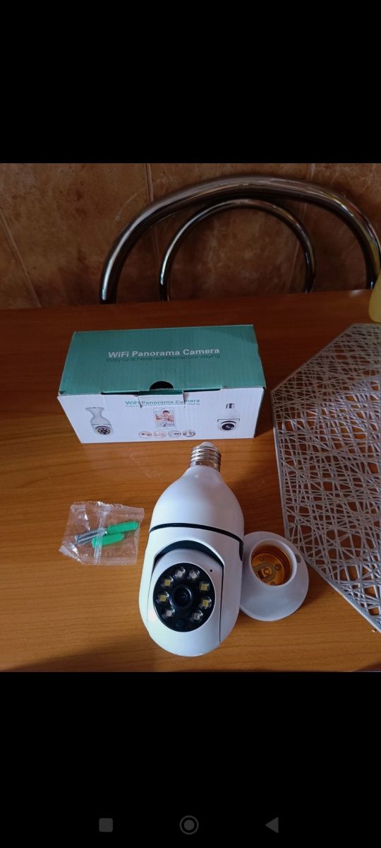 Camere video de supraveghere tip bec, interior-exterior