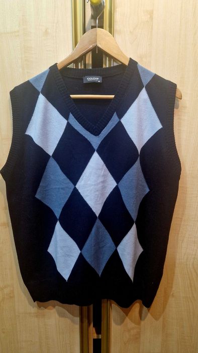 Продам мужскую жилетку Colin's.