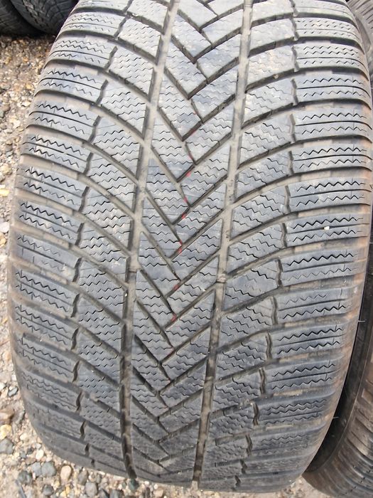 Anvelope 255/40R18 marca Bridgestone, DOT 2022 ,M+S, 7 mm