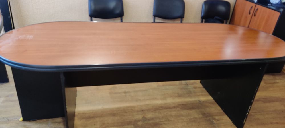 Продам офисный стол.