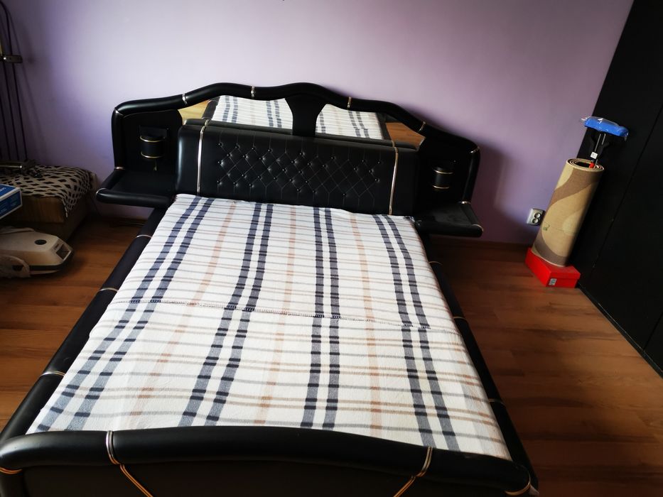 Спалня кожена с матрак фабричен