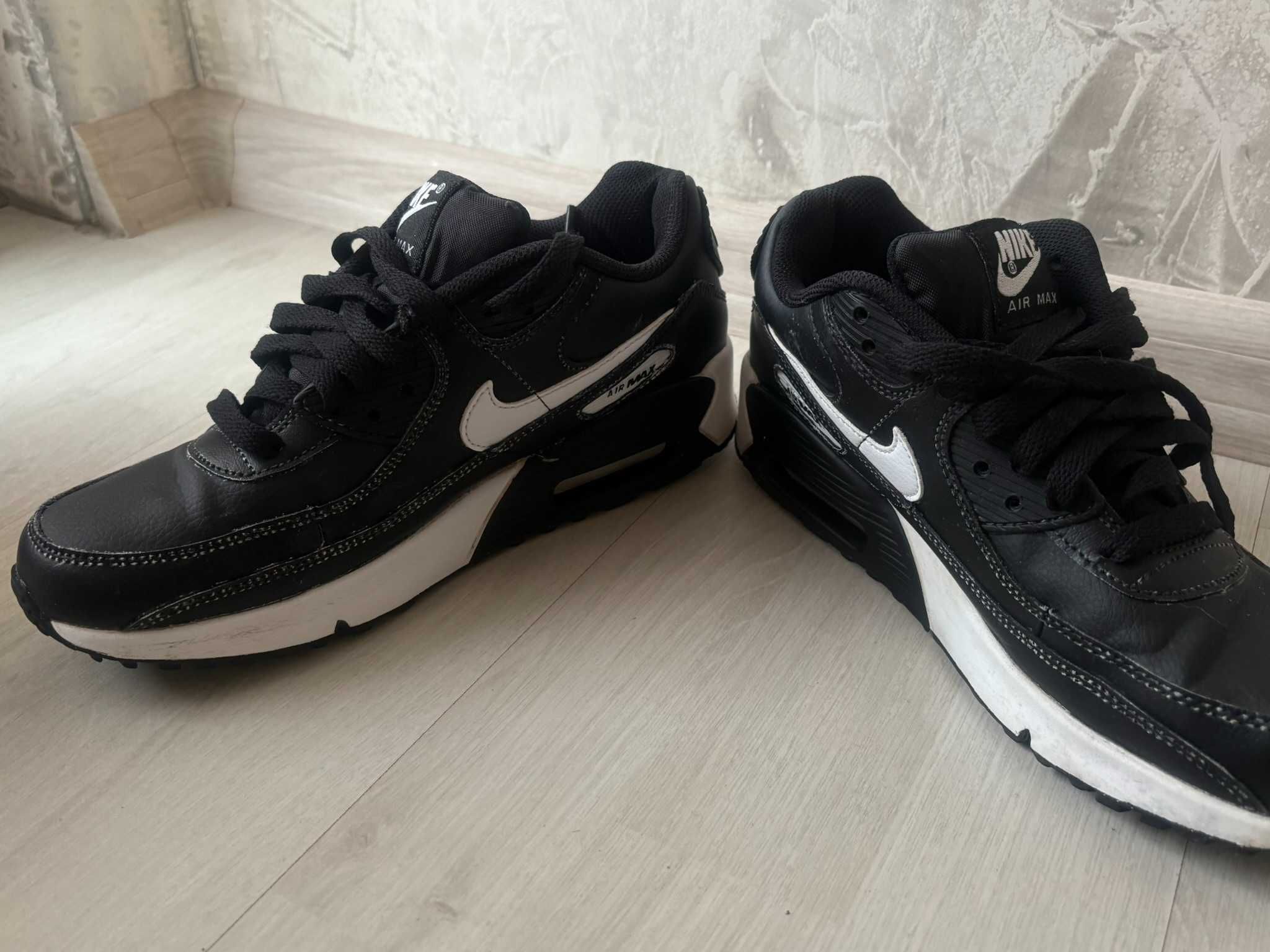 Дамски сникърси Nike Air Max 90
