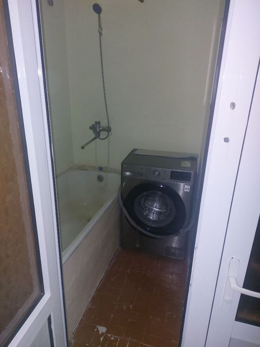 Sagdiana oilaga beriladi. Uy yaxshi xolatda issiqlik tizimi mavjut.