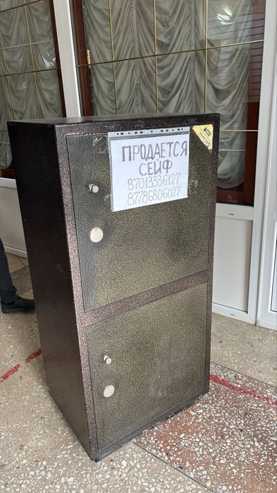 Сейф с двумя отделениями