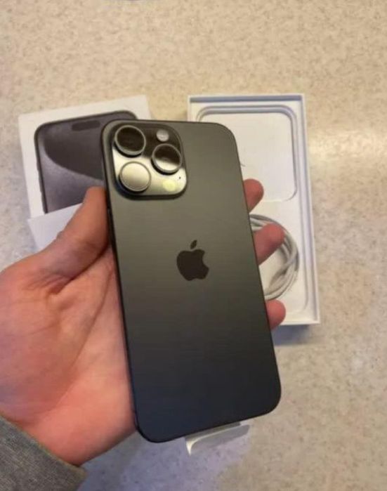 Продам айфон 15 про Макс