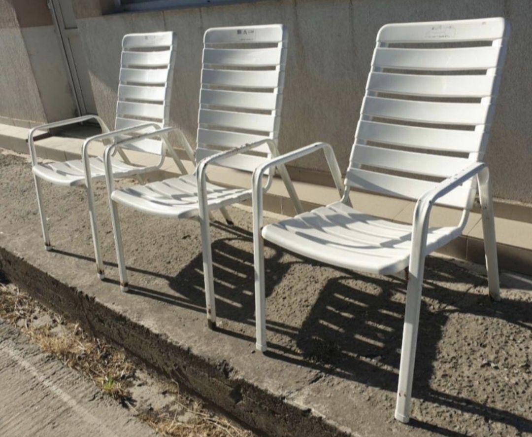3 Scaune ideale pentru gradină & terasă(balcon)+ 3 perne 

- Sunt din