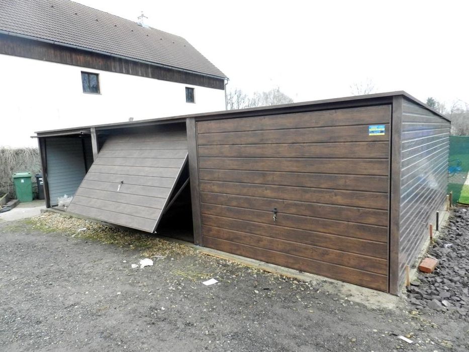 Garaj metalic din panouri sandwich  4.5 x 5.5m