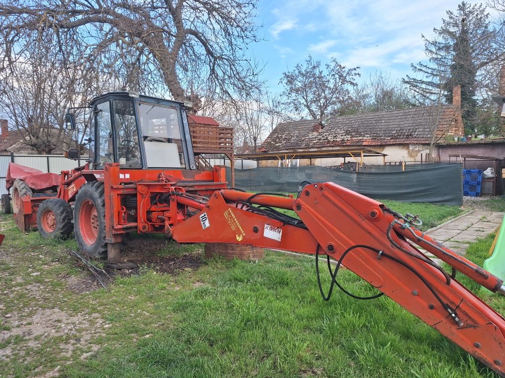 De vanzare buldoexcavator FAI KOMATSU.