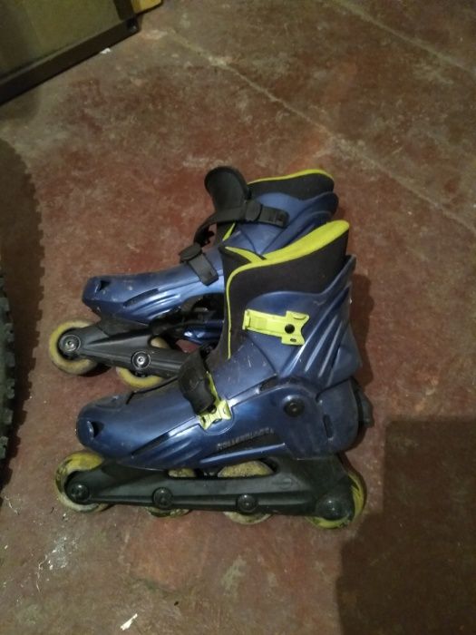 Vand 2 perechi de patine Rollerblade aduse Germania