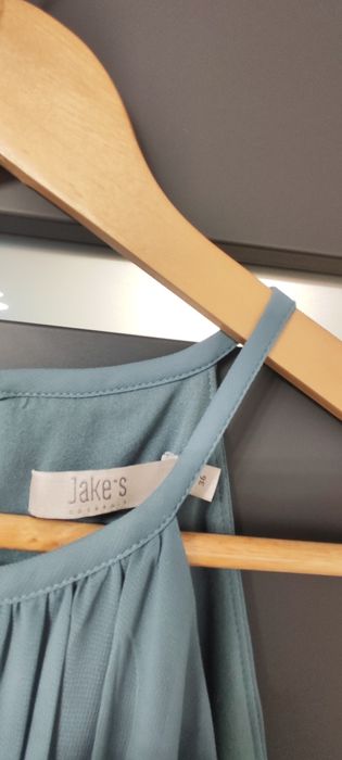 Елегантни рокли, подходящи за празненства и поводи