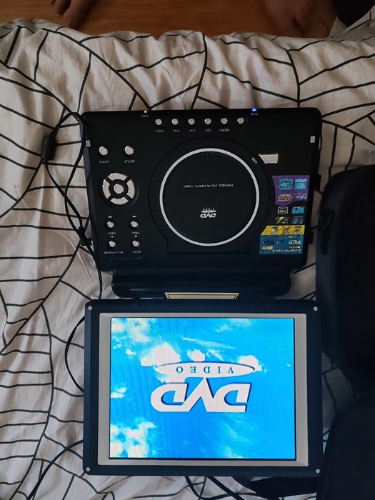 Dvd player cu ecran rotativ