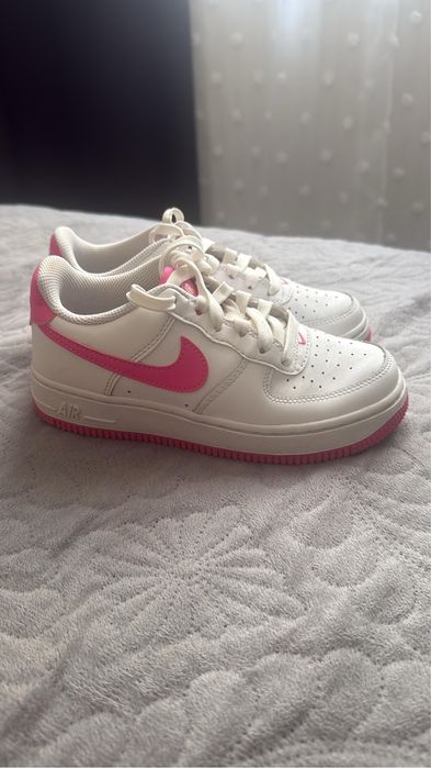 Adidasi fetita nike Air force 1 marimea 33