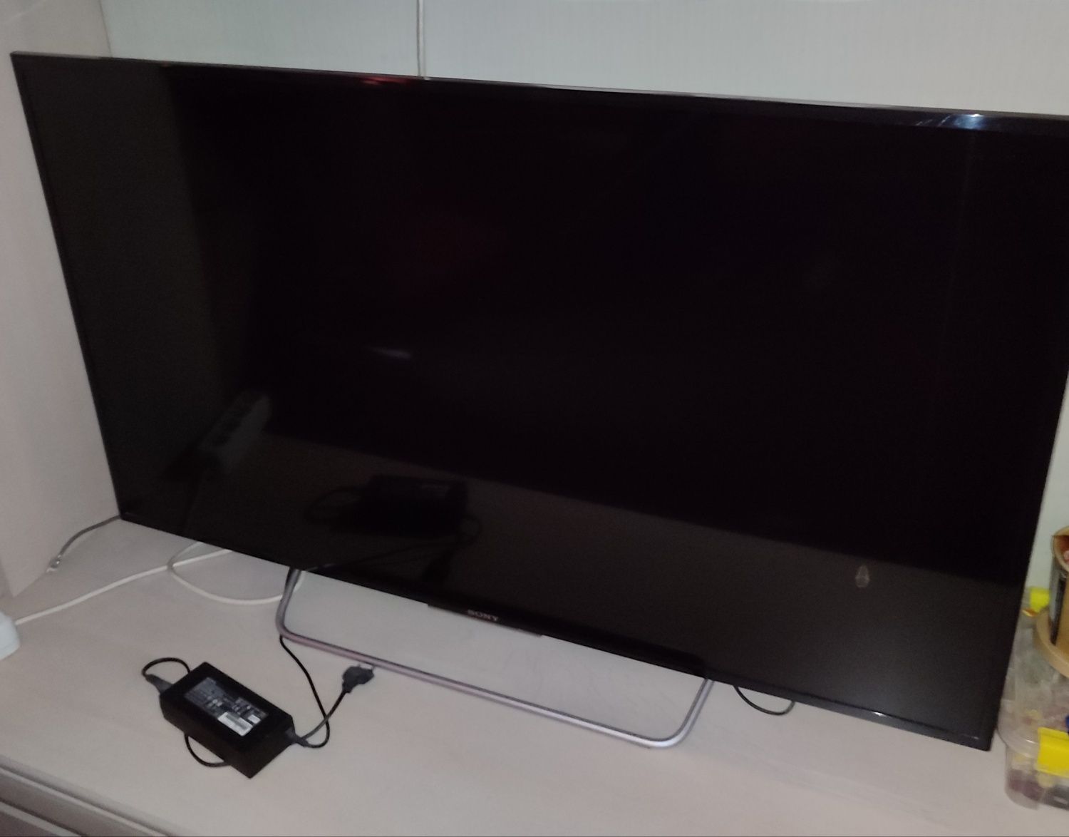 Продаю телевизор SONY kdl-48w 705c  в отличном состоянии, большой .
