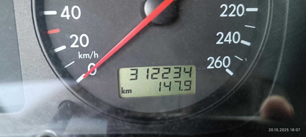 VW GOLF 1.6 Газов инжекцион