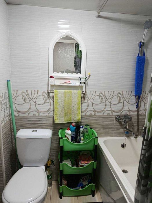 СРОЧНО !! Продается квартира в Яшнабаде 1/2/4 ( 19 кв/м ) Авиасозлар 1