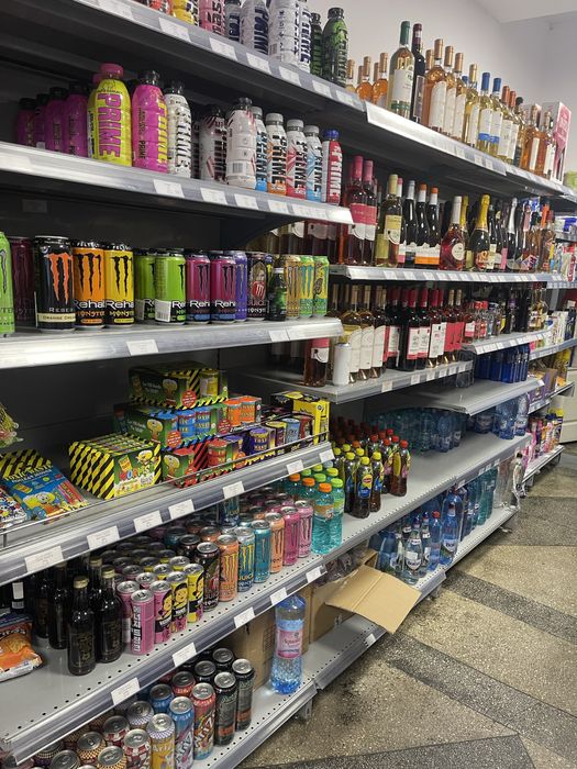 Rafturi metalice perete si gondola raft de lemn magazin alimentar