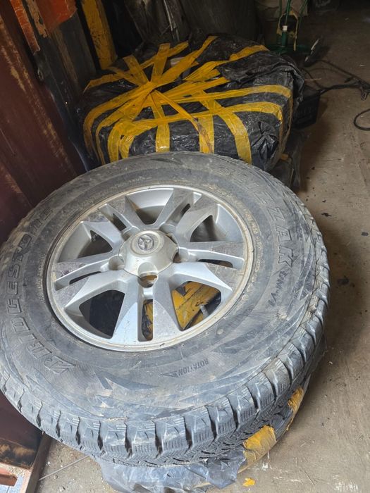 Продам зимные шины с дисками