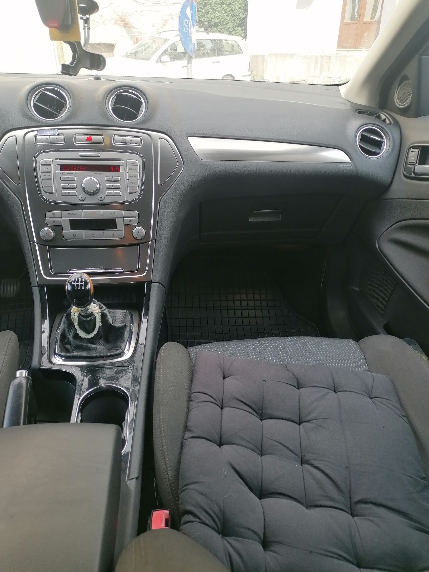 Vând Ford mondeo