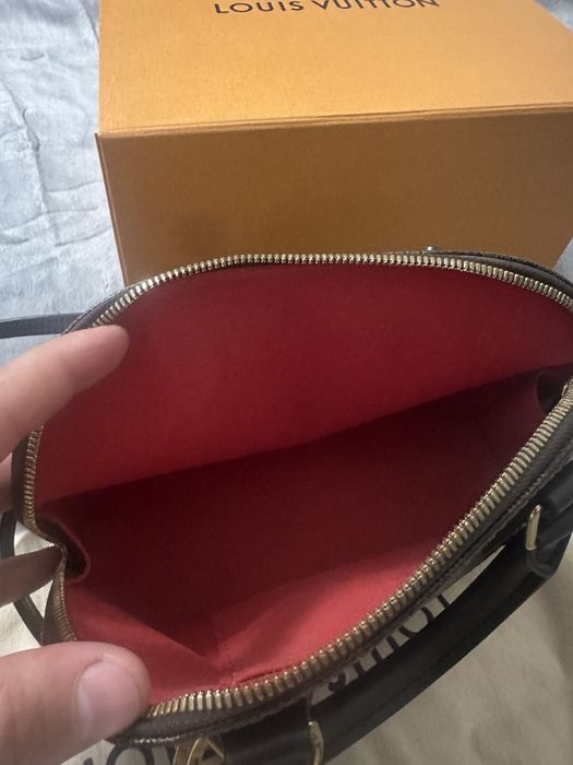 Vand geanta louis vuitton originla in stare impecabila.