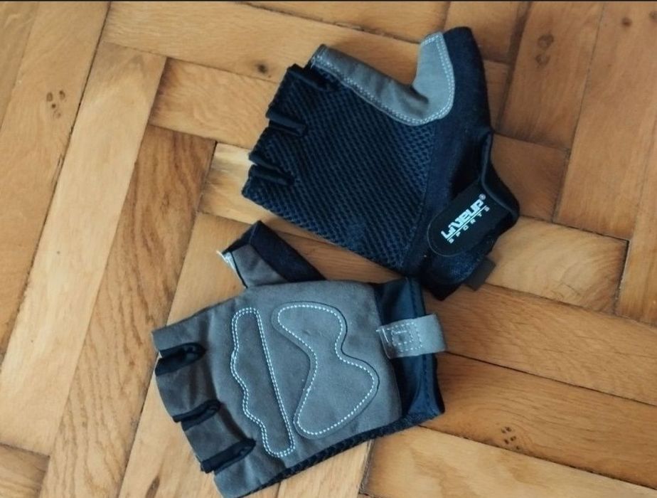 De vânzare o pereche de 
Starea produsului este noua, conform fotograf