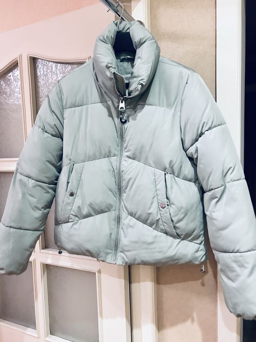 Продаю женскую куртку размер S,цвета ментол